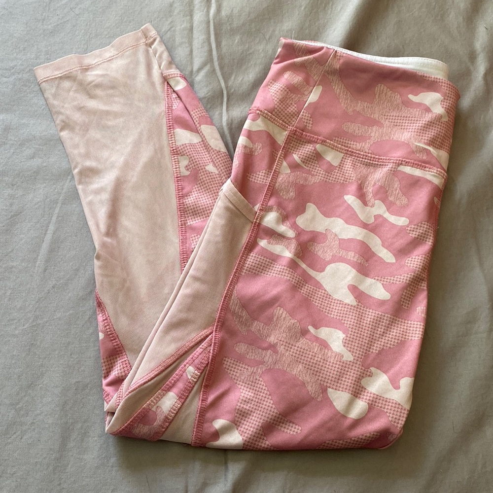 Vogo Athletica pink camo leggings size Medium